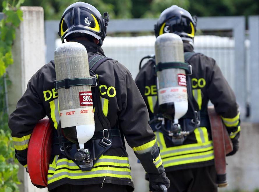A fuoco la ditta di stoccaggio rifiuti 
