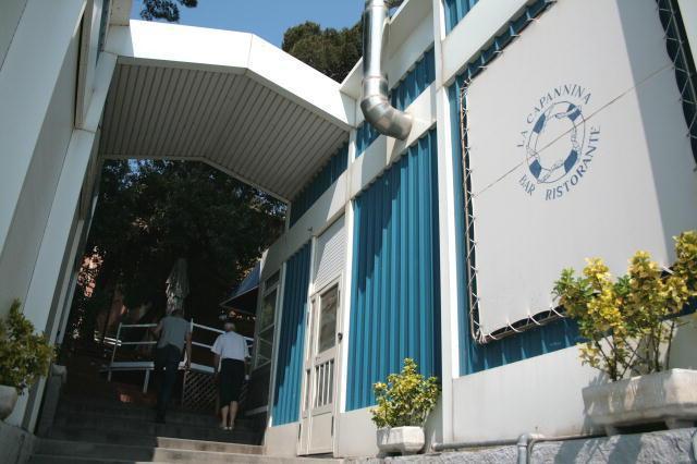 L'ingresso dell'ex ristorante La Capannina