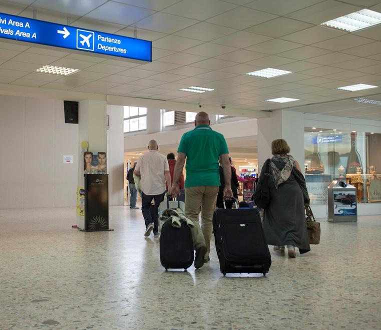 Emirates fa spese nell’isola, occhi sugli aeroporti di Alghero e Cagliari 