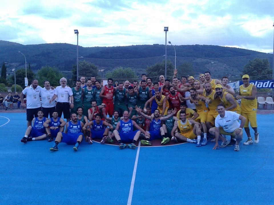 Le squadre dei quattro Rioni schierate al Playgound Yoghi Giuntoni 