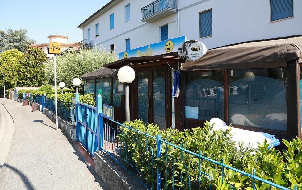 Il bar Smile di via Cherubini a Empoli (Foto Agenzia Carlo Sestini)