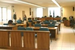 Dipendente Asl accusata di intascarsi i rimborsi del ticket 