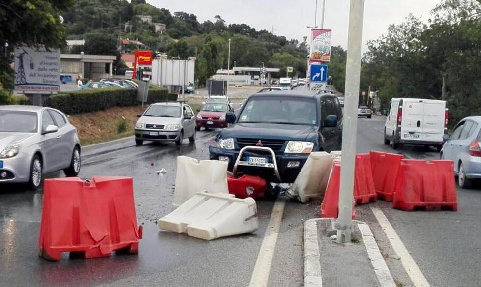 Incidente senza feriti, traffico in tilt