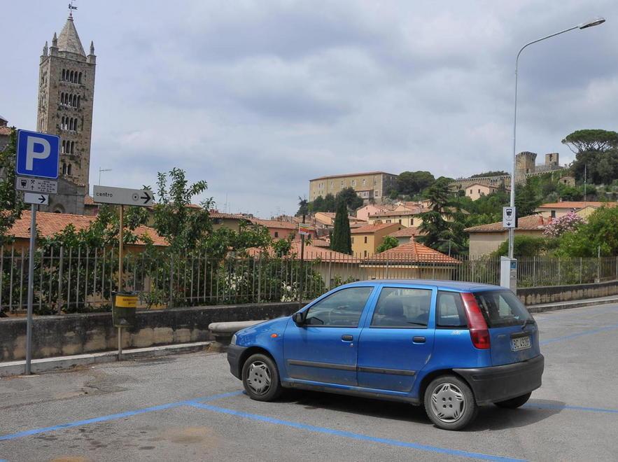 Parcheggi gratis se la macchinetta è vecchia 