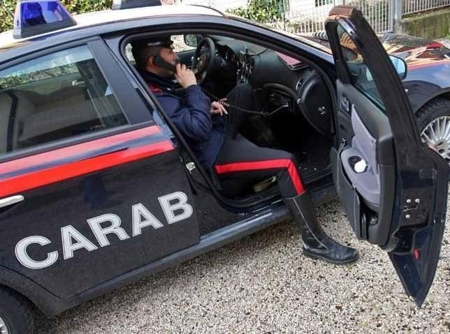 Svaligiate due case rubata una Mercedes