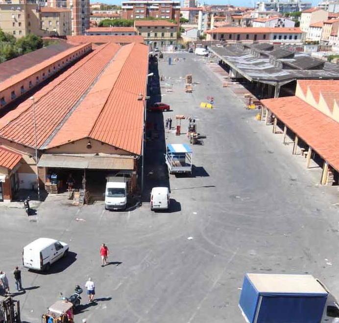 I banchi di frutta al Nuovo Centro