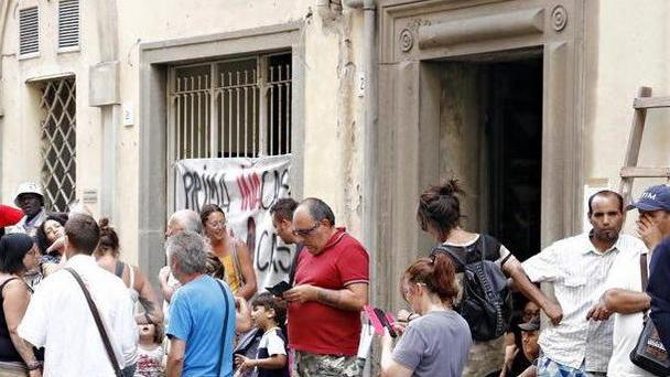 Via Borra, occupato il palazzo ex Crl