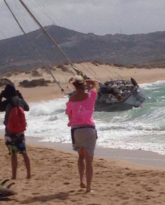 Raffiche di vento, velisti soccorsi in mare 
