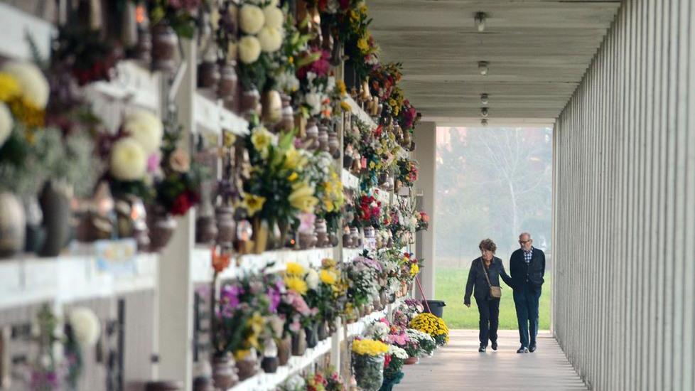 Cgil e Cisl: «Appalto violato al cimitero»