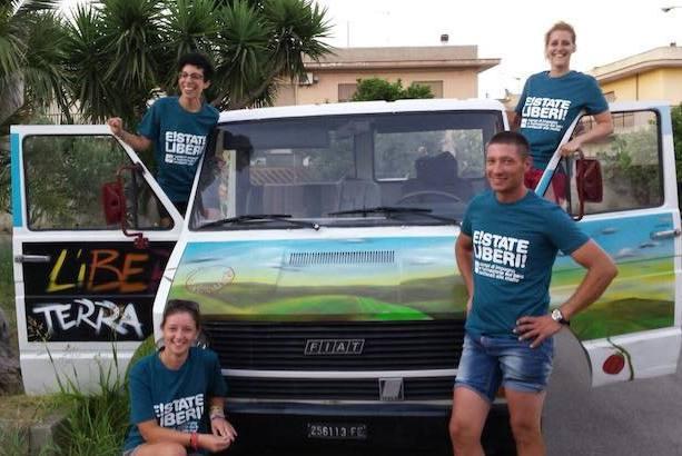 I ragazzi di Libera arrivati sulle terre confiscate alle mafie