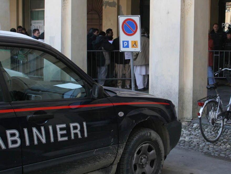 Finta amica della figlia la deruba 