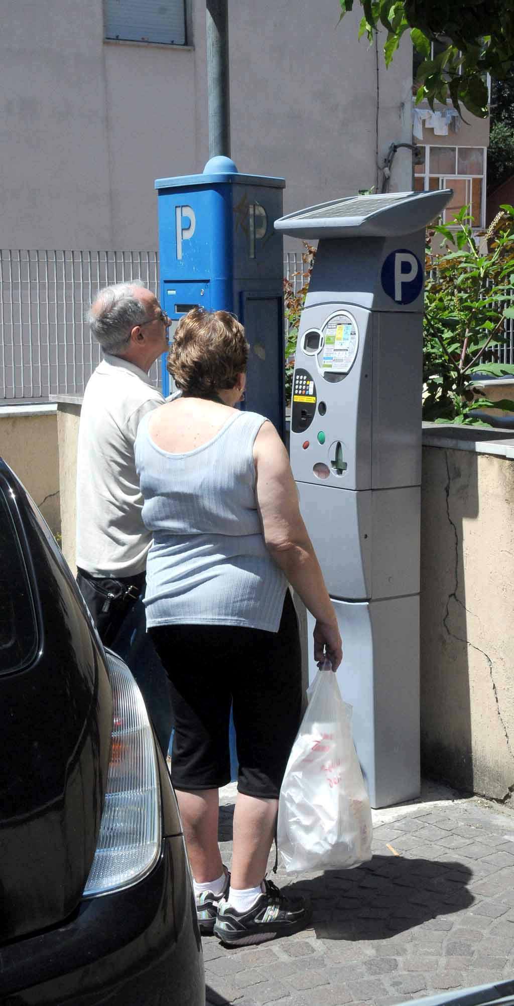 Fuori legge i parchimetri no bancomat 