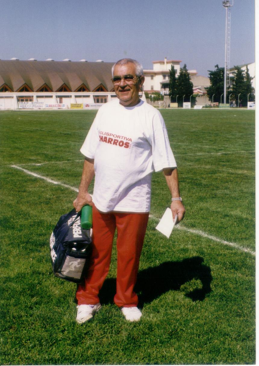 Ignazio Abis con la sua immancabile borsa per l'attrezzatura