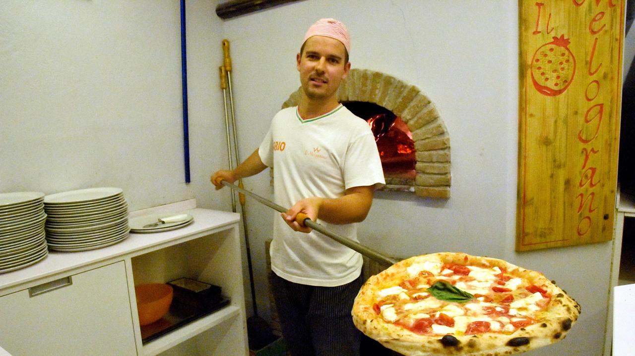 Fabio Pettorali, 30 anni, pizzaiolo e titolare della pizzeria Il Melograno di Grosseto (Foto Bf)