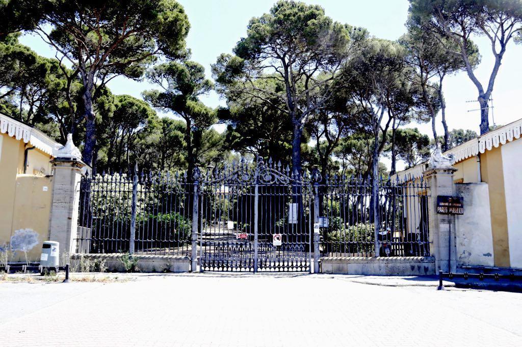 Amianto nel parco, il sindaco chiude Villa Corridi 