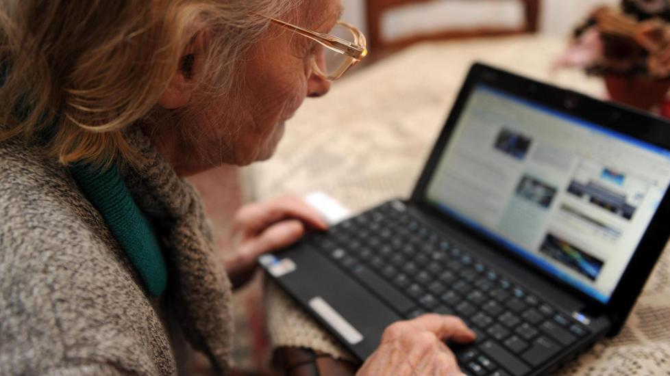 Il Comune insegna ai cittadini a usare internet per i pagamenti 
