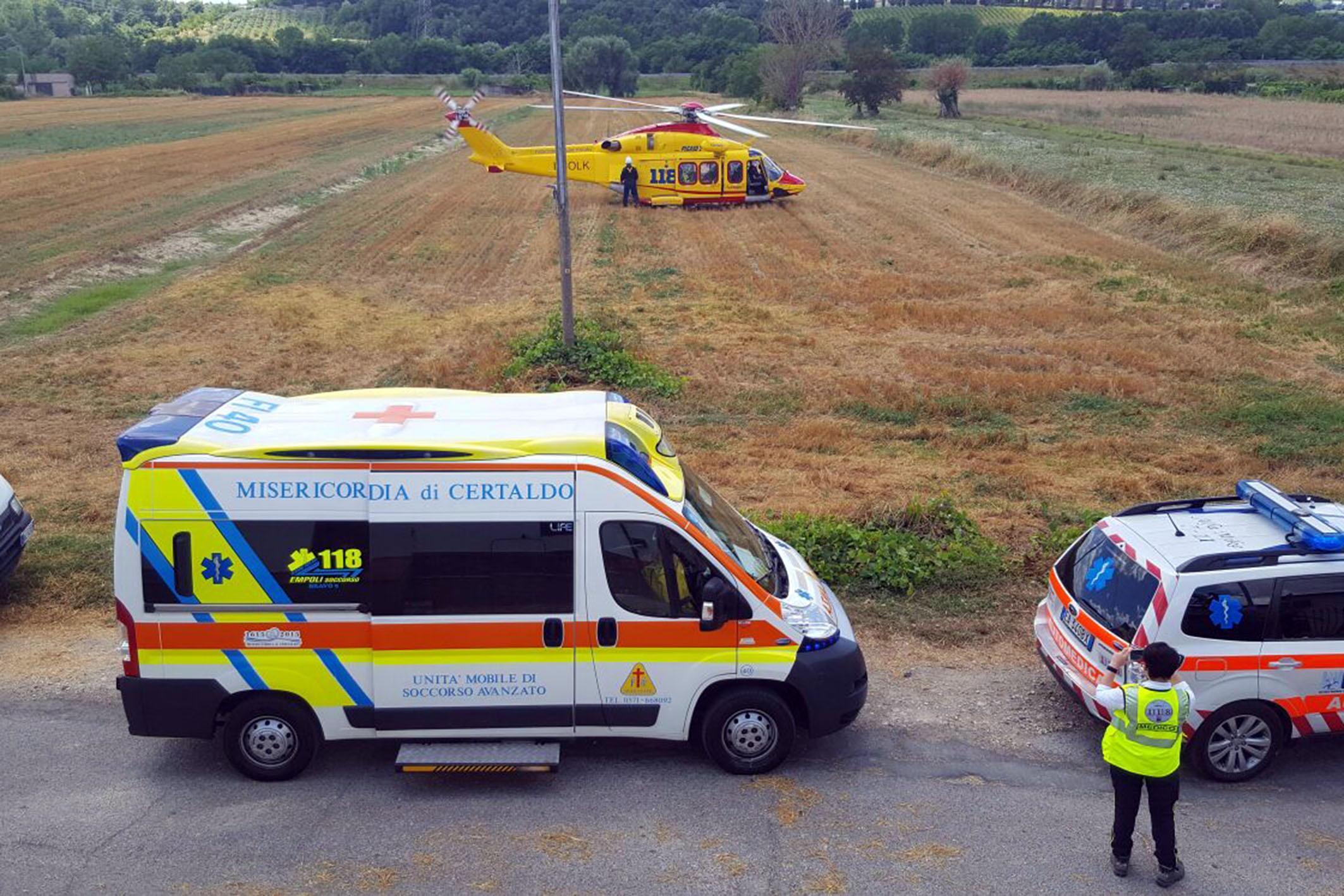 Cadono dal motorino, all'ospedale due ragazze