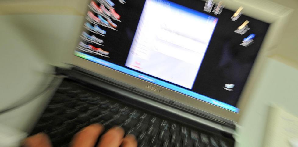 «Ricatto a luci rosse col video hard», imputato ex vigile urbano 