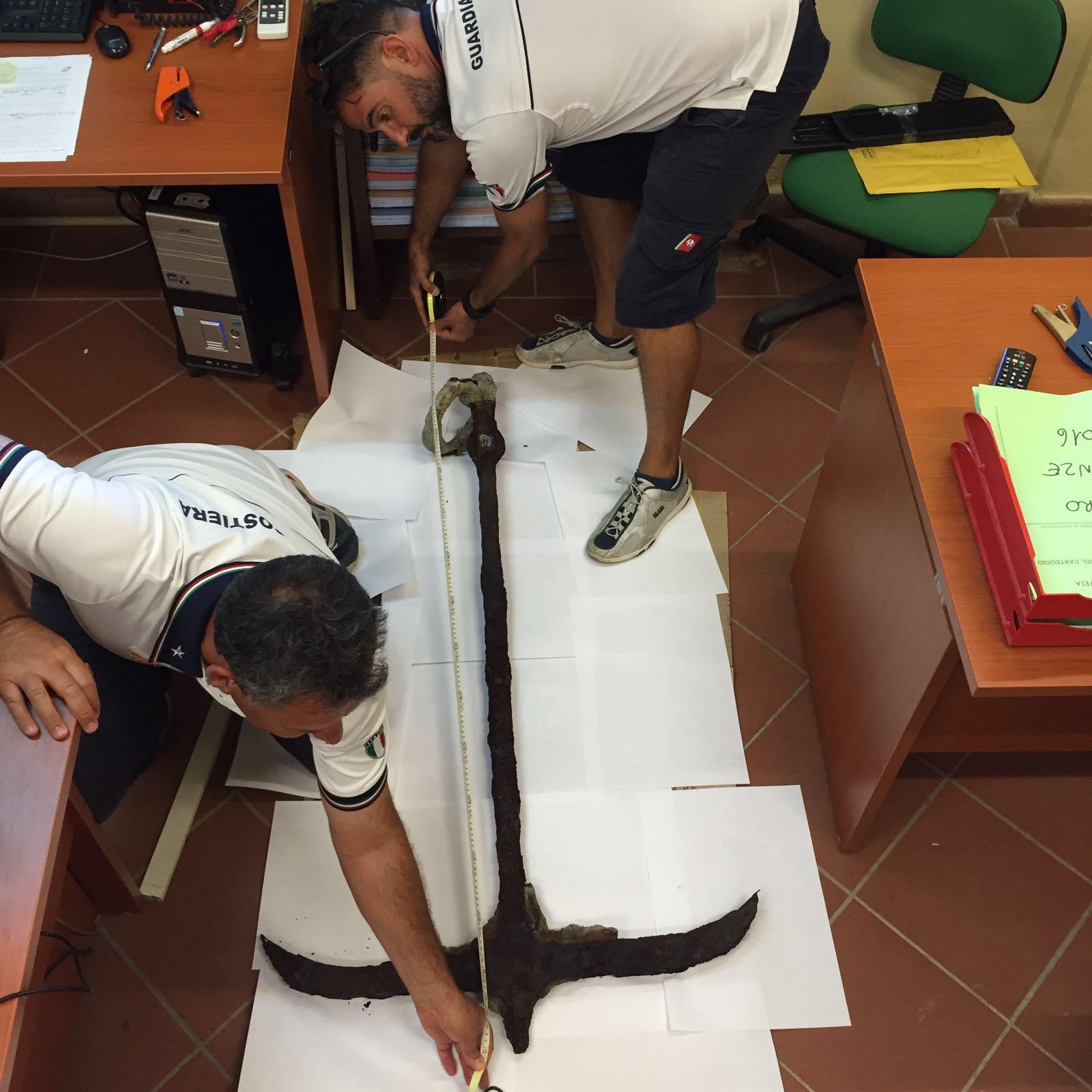 Villasimius, àncora del quinto secolo dopo Cristo recuperata all'Isola dei Cavoli 