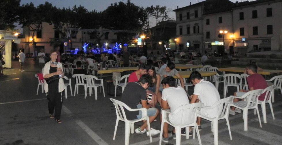 Ecco lo Sbaracco: si svuotano i negozi a prezzi scontati