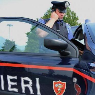 Bambina scivola nel porto Salvata dal carabiniere eroe 