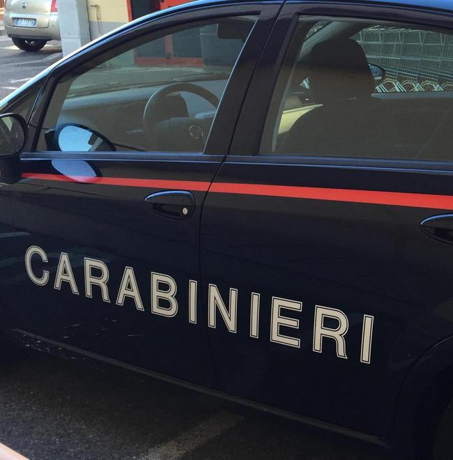 Rapina sul lungomare «I soldi o ti uccido» e spunta un coltello 
