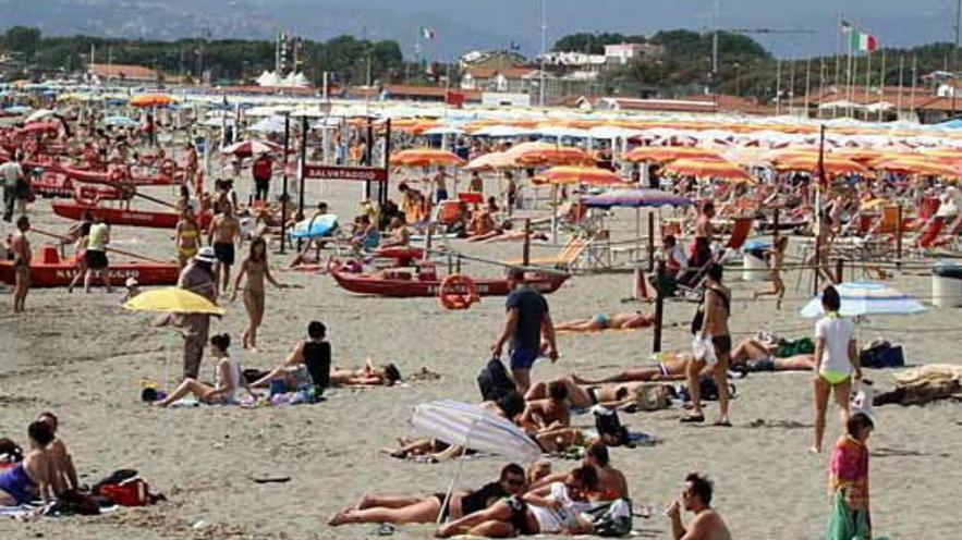 Rubava abiti in spiaggia arrestata dai carabinieri