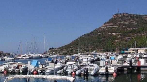 Porto di Bosa e differenziata, lo scontro è anche estivo
