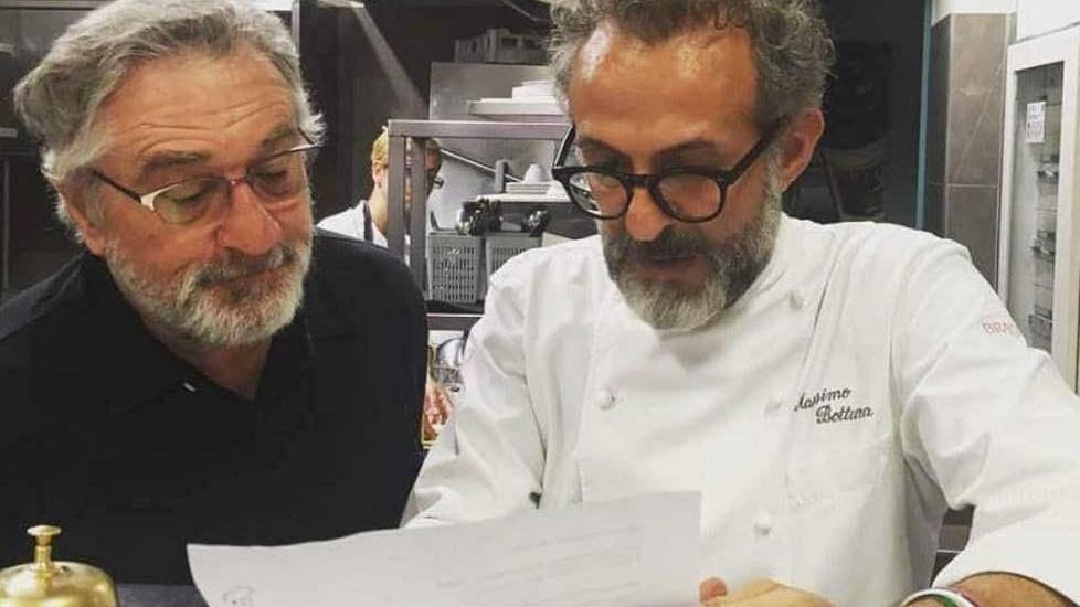 L’attore De Niro pranza da Bottura