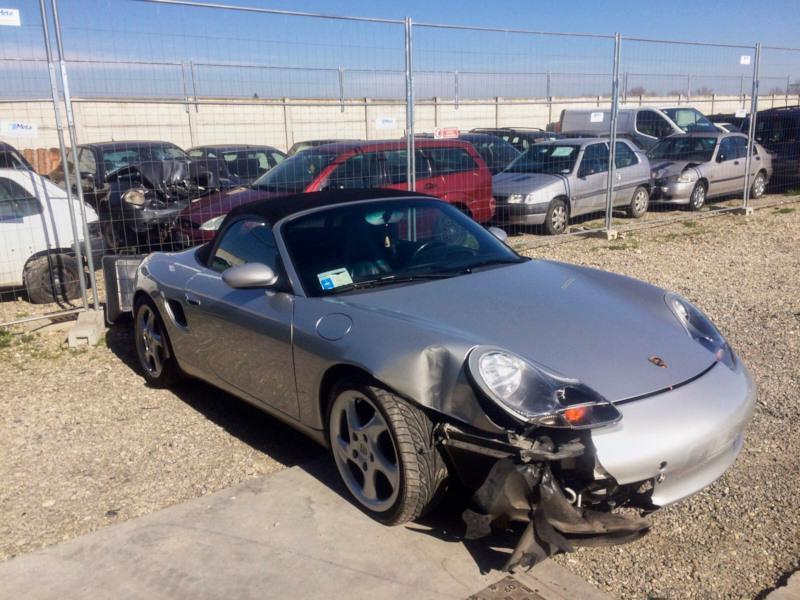 L'autista modenese al volante di una Porsche si è scontrato contro una moto (foto d'archivio)