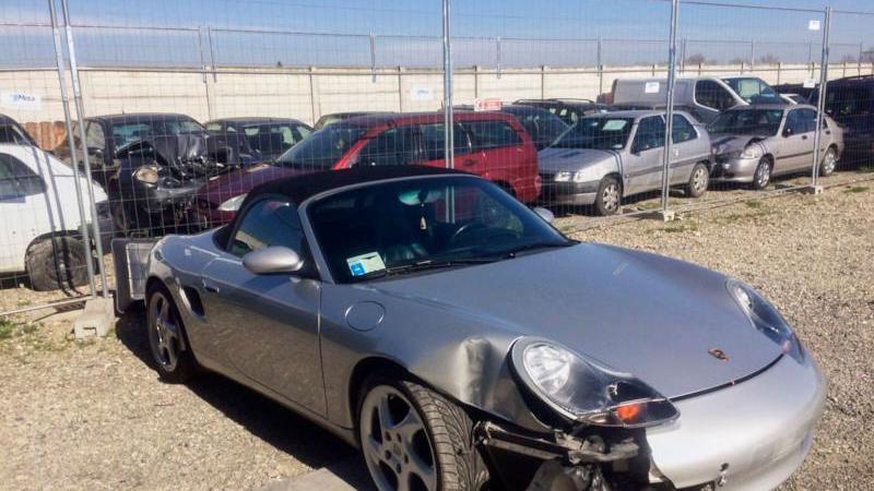 L'autista modenese al volante di una Porsche si è scontrato contro una moto (foto d'archivio)
