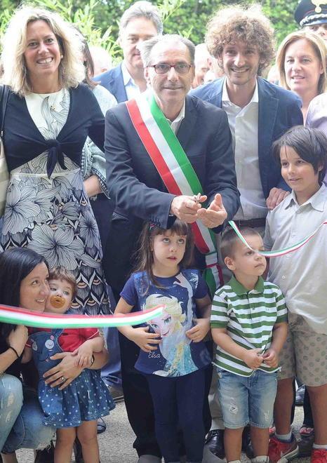 Taglio del nastro per il nido di via Lippi