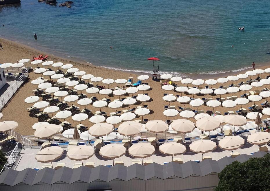 Soccorsi difficili nella baia «Ci vuole l’ascensore» 