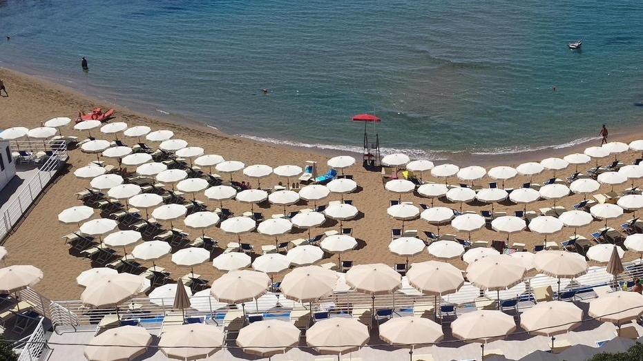 Soccorsi difficili nella baia «Ci vuole l’ascensore»