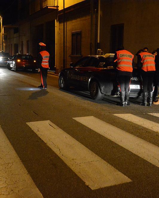 Litiga poi si ferisce con un coltello 