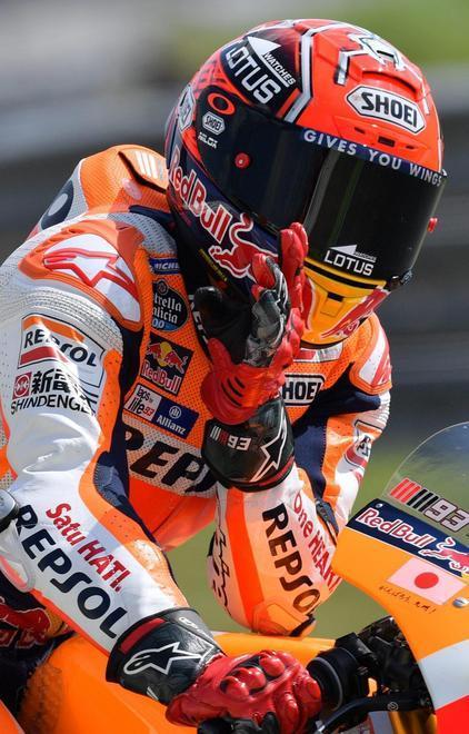 Marquez in pole, Rossi in prima fila 