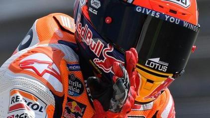 Marquez in pole, Rossi in prima fila