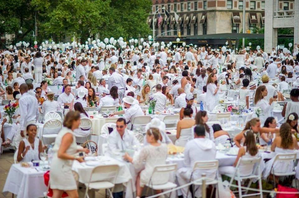 Una Cena in bianco in piazzetta Celli