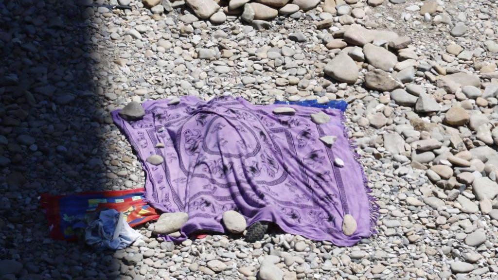 Calignaia, suicidio in mezzo ai bagnanti: «Ho visto l'orrore»