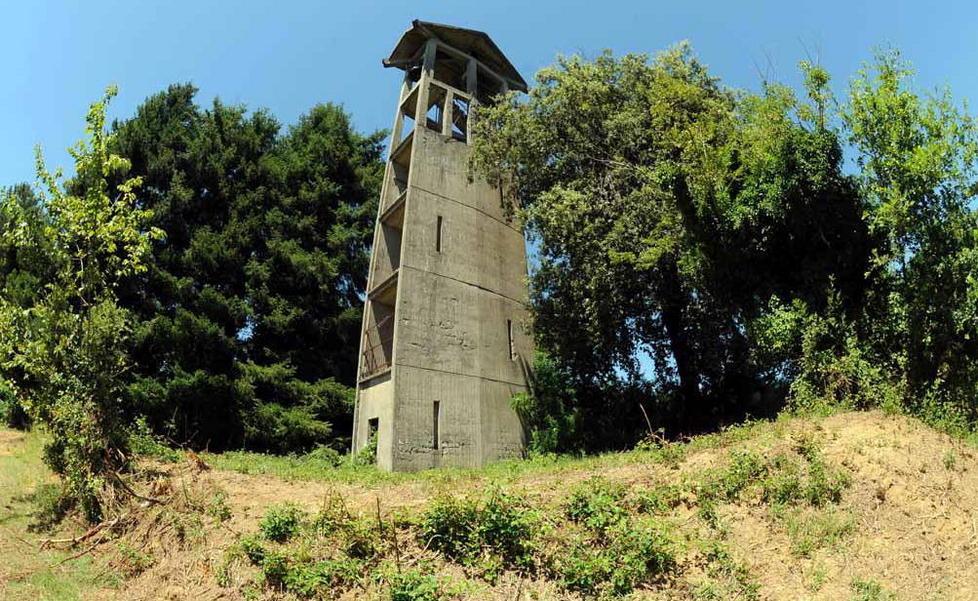 Il campanile dove l'artigiano si è tolto la vita