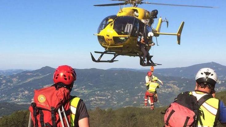 Passone, mamma resta ferita sul sentiero