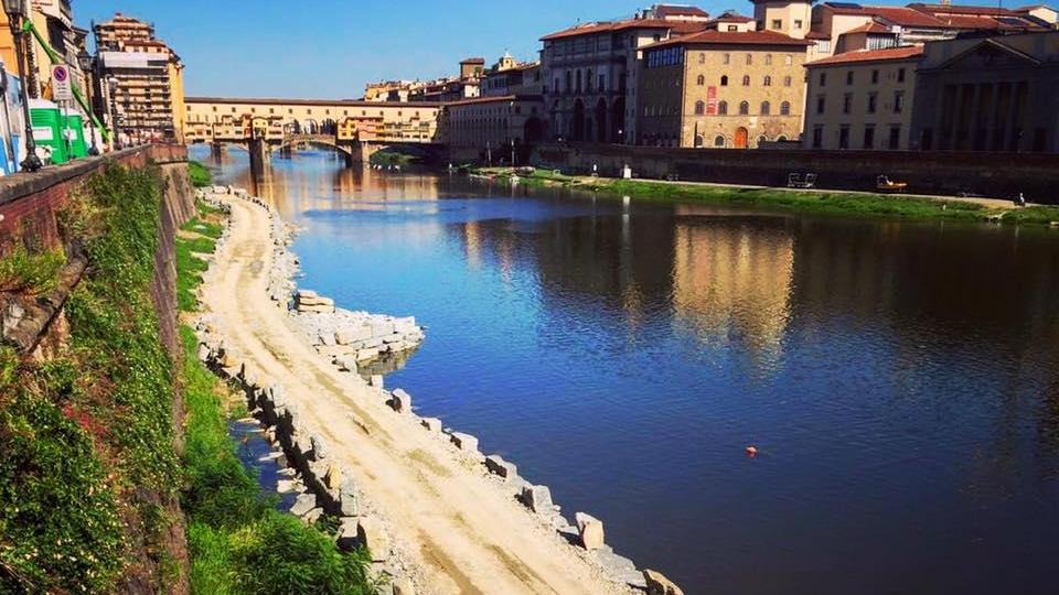 La foto del passaggio lungo l'arno pubblicata su Facebook da Dario Nardella