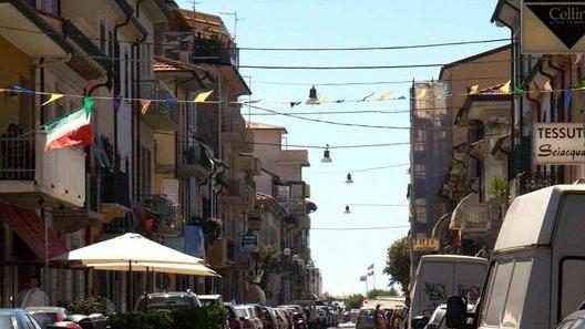 Molesta una donna in strada: arrestato