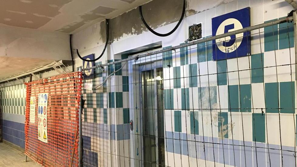 Fiamme nel sottopasso ferroviario