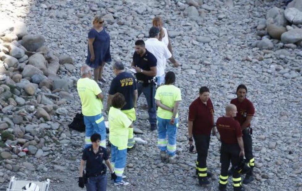 Medico si suicida davanti ai bagnanti 