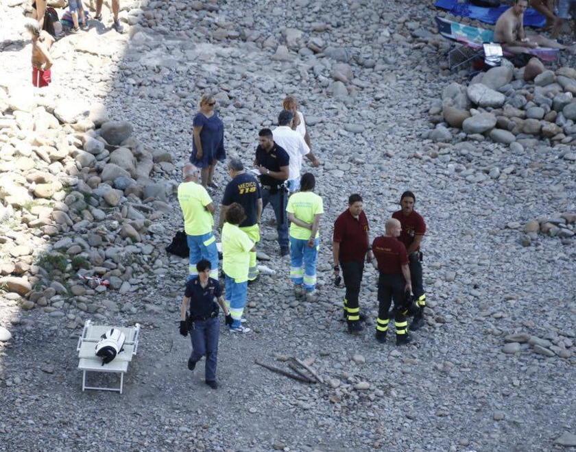 Medico si suicida davanti ai bagnanti 