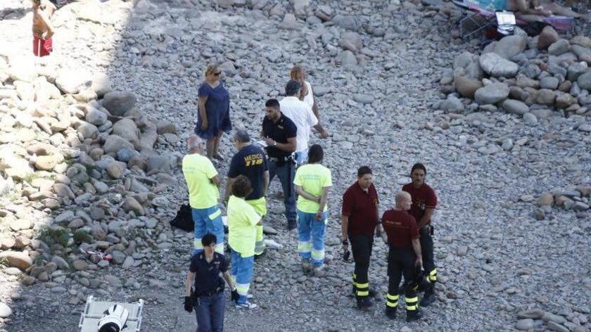 Medico si suicida davanti ai bagnanti