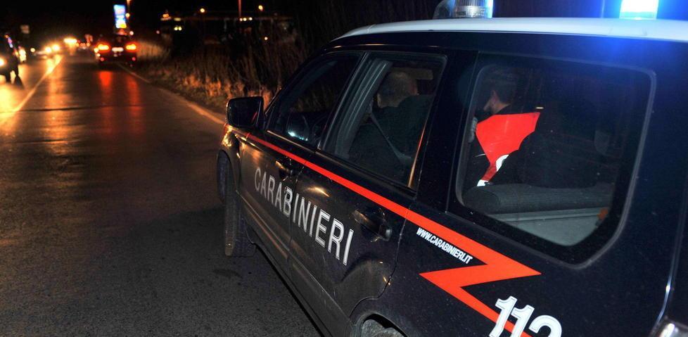 Rubano un rolex e sparano in aria 