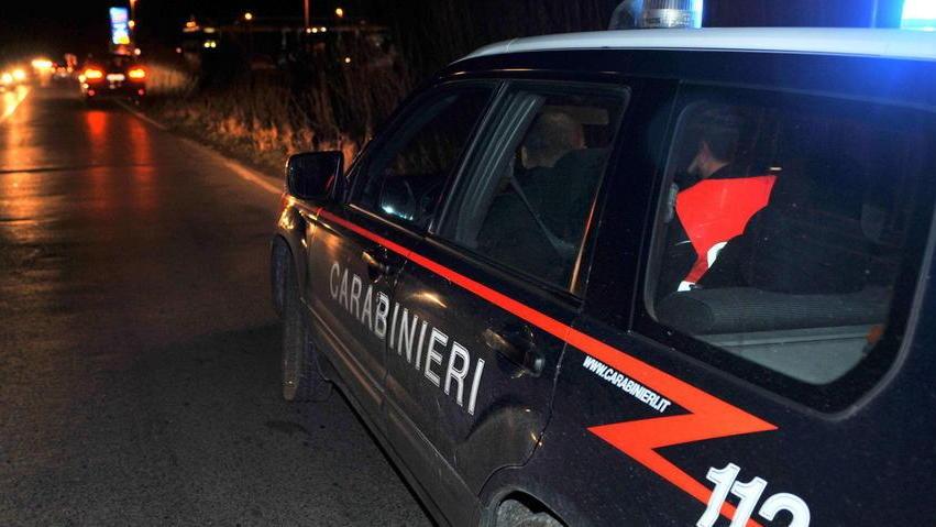 Rubano un rolex e sparano in aria