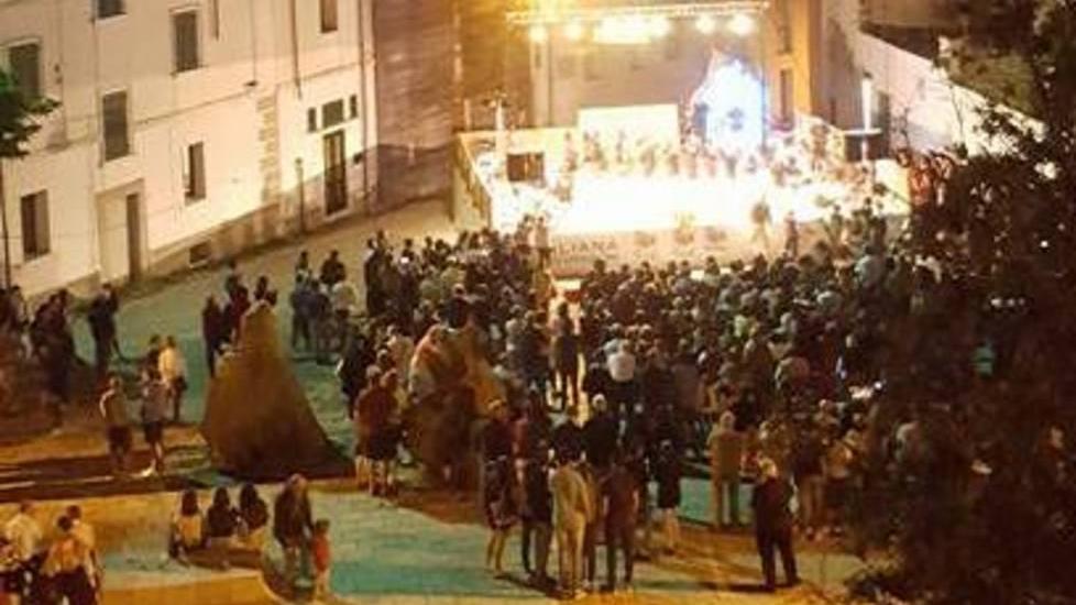 In piazza Satta il trionfo della rassegna mini-folk